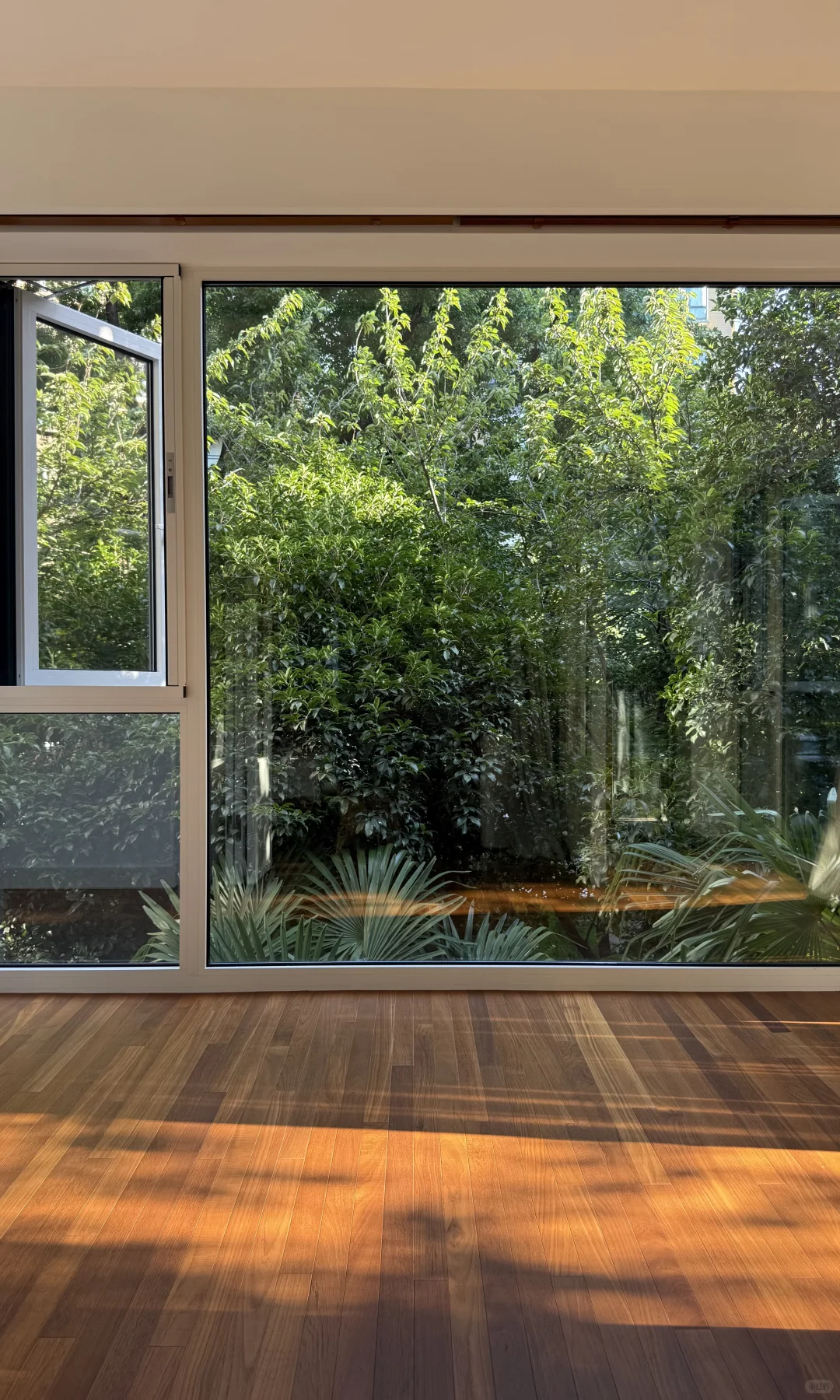 Aluminium door systems