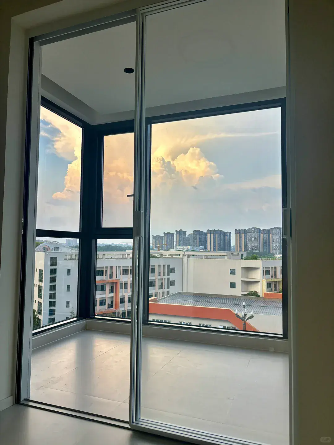 Sliding aluminium window